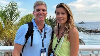 Μαριέττα Χρουσαλά & Λέων Πατίτσας στα κόκκινα | Το ερυθρόλευκο πάρτι στην έπαυλή τους στο Ελληνικό