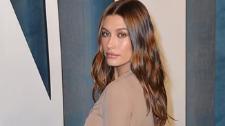 Spring Vibes | Το ανοιξιάτικο makeup look της Hailey Bieber είναι τέλειο για το Πάσχα