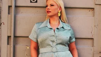 Έχεις καμπύλες; | Δες τις στιλιστικές προτάσεις της Αντελίνας Βαρθακούρη