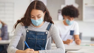 Πανελλήνιες Εξετάσεις 2022 | Πρώτη ημέρα για τα ΓΕΛ με Νεοελληνική Γλώσσα και Λογοτεχνία