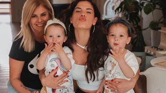Χριστίνα Μπόμπα | Παιχνίδια με την Αριάνα και τη Φιλίππα στο νέο τους σπίτι