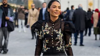 Το embroidered top με λουλούδια που θα φέρει την άνοιξη στα looks σου