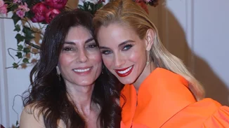 Γιορτή της Μητέρας | 10 celebrities ποζάρουν αγκαλιά με τις μαμάδες τους