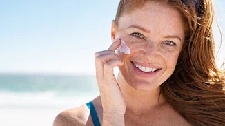 Sun Care 101 | Οι 7 πιο συχνές ερωτήσεις για τα αντηλιακά παίρνουν -επιτέλους- απάντηση