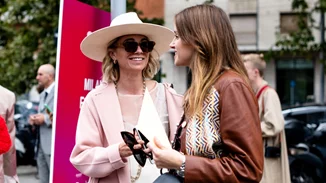 Πώς θα φορέσεις τα φθινοπωρινά φορέματά σου με sneakers