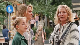 Τατιάνα Μπλάτνικ | Έβαλε το ίδιο φόρεμα Ελληνίδας σχεδιάστριας με τη μητέρα της