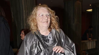 Σε κλίμα θλίψης η κηδεία της Άννας Παναγιωτοπούλου | Κάτια Δανδουλάκη και Μίρκα Παπακωνσταντίνου από τις πρώτες που έφτασαν