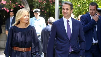 Μαρέβα Μητσοτάκη | Η minimal chic εμφάνισή της στη συνάντηση με τον βασιλιά Κάρολο στο κάστρο του Windsor