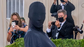 Προς υπεράσπιση του full face makeup της Kim Kardashian στο Met Gala 2021