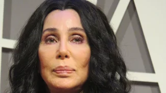 H Cher μηνύει τη χήρα του Sonny Bono για 1 εκατομμύριο δολάρια