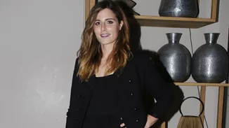 Η Εβελίνα Νικόλιζα φόρεσε το κρουαζέ φόρεμα που θα αναδείξει τέλεια τις καμπύλες σου