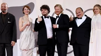 Αποθεώθηκε η "Bugonia" του Γιώργου Λάνθιμου στη Βενετία - Σχεδόν 7 λεπτά χειροκρότημα για την ταινία