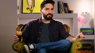 Ο Διονύσης Ατζαράκης δικάζει τον "Ελληνάρα" που κρίνει τον Γιώργο Λάνθιμο