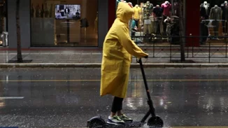 Καιρός | Συνεχίζεται το βροχερό σκηνικό σε όλη τη χώρα - Πότε υποχωρούν τα ισχυρά φαινόμενα