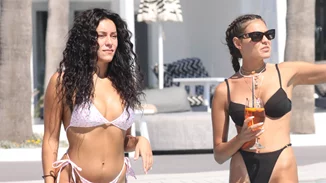 Μαριάνθη Κάσδαγλη | Έκλεψε τις εντυπώσεις στη Μύκονο - Για μπάνιο με λευκό μπικίνι