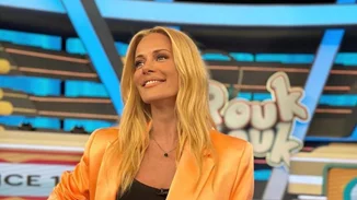 Ζέτα Μακρυπούλια | Συνδύασε τη boho lace φούστα με oversized φούτερ