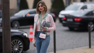 Το ενός λεπτού trick για να μην λερώνεις τα παντελόνια σου όταν βρέχει