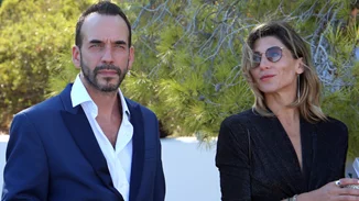 Πάνος Μουζουράκης | Η σύντροφός του, Τζίνα Βαρελά, πρωταγωνιστεί στο νέο του video clip