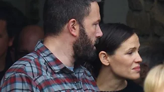 Ξανά μαζί με την πρώην σύζυγό του ο Ben Affleck | Η φωτογραφία που της ψιθυρίζει στο αφτί