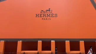 Ο 80χρονος κληρονόμος της Hermès αφήνει την περουσία του στον κηπουρό του