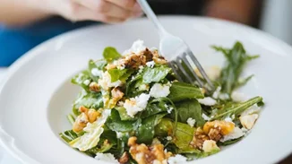 Ποια είναι η καλύτερη σαλάτα που θα μπορούσα να φτιάξω για να καλύπτει όλες τις διατροφικές μου ανάγκες;