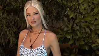 Η Φαίη Σκορδά στη Χαλκιδική | Τα σπάνια στιγμιότυπα με τους γιους της