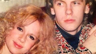 Μια άλλη showbiz | Αλίκη Βουγιουκλάκη και Κώστας Σπυρόπουλος σε καλοκαιρινές διακοπές σχεδόν 30 χρόνια πριν