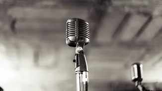 Η Δημόσια Γαλλική Ραδιοφωνία γιορτάζει τα 100 χρόνια από τη γέννηση του Μάνου Χατζιδάκι