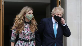 Ο Boris Johnson παντρεύτηκε κρυφά την κατά 23 χρόνια νεότερή του Carrie Symonds