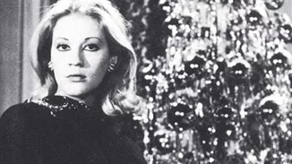 Τα Χριστούγεννα που η Ζωή Λάσκαρη πόζαρε στο εκλεπτυσμένο διαμέρισμα της στο Κολωνάκι