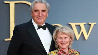 Imelda Staunton | Δηλώνει "τρομοκρατημένη" που θα υποδυθεί την βασίλισσα Ελισάβετ στο "The Crown"