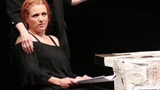 Μαριάννα Τουμασάτου | " Μικρά κορίτσια και να τα κλειδώνουν; Μιλάμε για επάγγελμα"