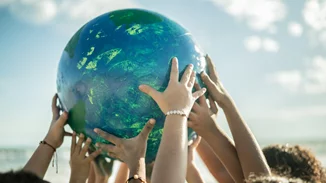 "Ώρα της Γης" | Χιλιάδες φωνές ενώθηκαν και αφιέρωσαν μια ώρα για την προστασία των δασών