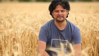 Ο Λευτέρης Χαρίτος είναι ερωτευμένος - Αυτή η πρωταγωνίστρια είναι η νέα του σύντροφος