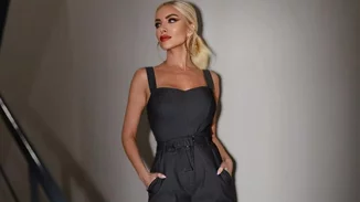 Κατερίνα Καινούργιου | Πρωινή εμφάνιση με κοστούμι στο χρώμα που θα αγαπήσουμε αυτό τον χειμώνα