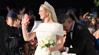 Princess vibes | Το κομψό νυφικό χτένισμα της Θεοδώρας ήταν κάτι παραπάνω από αριστοκρατικό