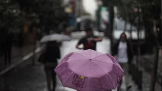 Ο καιρός σήμερα: Αρκετές βροχές, αλλά και άνοδος της θερμοκρασίας - Στους 20 βαθμούς ο υδράργυρος