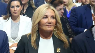 Μαρέβα Μητσοτάκη | Για φαγητό στην Ελεύθερνα Κρήτης με summer look - Η σπάνια φωτογραφία από τις φετινές της διακοπές