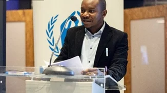 Η ιστορία του πρόσφυγα Ζυλιέν | Από τα παγκάκια της πλατείας Αμερικής, πρώτος στο πανεπιστήμιο και σήμερα επιχειρηματίας