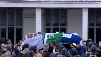 Η Φώφη Γεννηματά δίπλα στον πατέρα της Γιώργο | Στο Πρώτο Νεκροταφείο (Βίντεο)