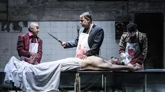 Οι έμποροι της Βενετίας | Τι ακριβώς συμβαίνει με τη νέα παράσταση του Βασίλη Μπισμπίκη