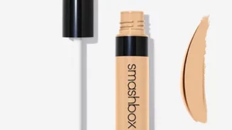 Το concealer για μαύρους κύκλους, που λατρέψαμε, έχει τώρα 50% έκπτωση