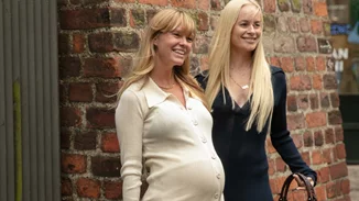 Είσαι νέα μητέρα; | 5 κομμάτια για να αντιμετωπίσεις τη μητρότητα με στιλ