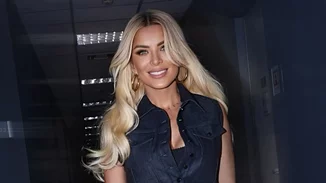 Κατερίνα Καινούργιου | Με μαύρο εφαρμοστό φόρεμα σε βραδινή έξοδο