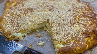 Παριανή τυρόπιτα με γιαούρτι χωρίς φύλλο από την Αργυρώ Μπαρμπαρίγου