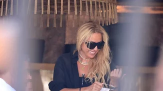 H Γωγώ Μαστροκώστα ποζάρει με τον Ρονάλντο στη Μεσσηνία