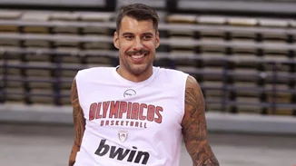 Μπαμπάς ξανά ο Γιώργος Πρίντεζης | Η πρώτη φωτογραφία με το μωρό και η συγγνώμη