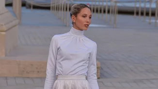 Η Μαρία Ολυμπία Γλύξμπουργκ με λευκό σύνολο στην Εβδομάδα Μόδας του Παρισιού