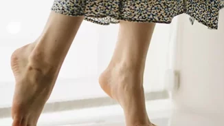 Πέντε συμβουλές για να απαλλαγείς από τις σκασμένες φτέρνες