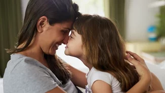 10 πράγματα που δεν σου είπε ποτέ η μαμά σου (και τα κατάλαβες τώρα που έγινες κι εσύ μαμά)